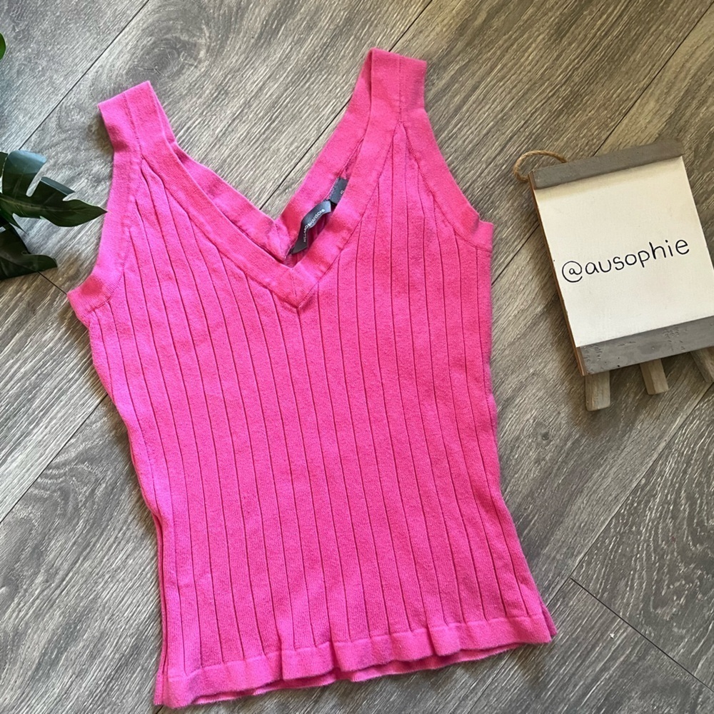 Hillard & Hanson Pink Knit V-Neck Ribbed Sleeveless Top. Size S